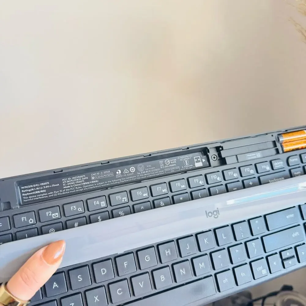 LOGITECH Black Grey MK470 Compact Slim Full-size Wireless Scissor Keyboard